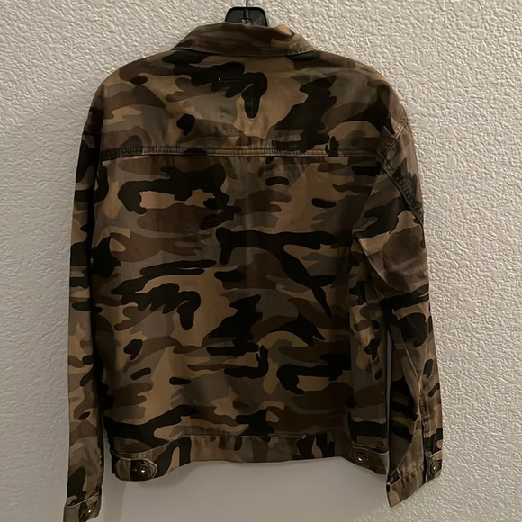 SUPREMS NWOT MENS JEAN CAMO BUTTON DOWN SHIRT SIZE MEDIUM - Picture 4 of 6